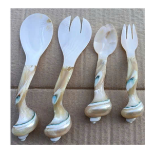 Cuchara y Tenedor Hechos a Mano con Mango de Concha de Nácar Natural para Diseño Personalizado - Product Image 1