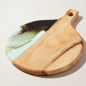 Planche à fromage rustique en bois avec poignée en résine, faite à la main, pour servir et couper, compatible lave-vaisselle, épaisseur 1,5 cm, idéale pour les soirées vin et mariages - Product Image 2