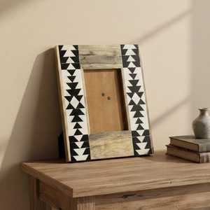 Elegante Marco de Resina Artesanal con Incrustaciones de Hueso, Portafotos de Mosaico Hecho a Mano de Primera Calidad para Espacios Modernos y Decoración Sofisticada - Product Image 4