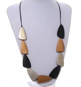 Collier artisanal de luxe sur mesure, de la meilleure qualité, magnifiquement poli, en résine, pour femmes. - Product Image 5