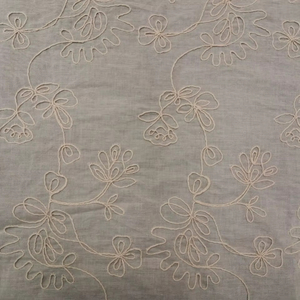 Tela Bordada con Cordón de Algodón Blanco de Primera Calidad - Diseño Floral Intrincado para Prendas de Lujo y Manualidades - Product Image 1