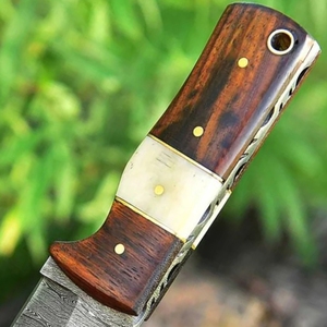 Cuchillo de caza hecho a mano de acero de Damasco con mango de palisandro y hueso, hoja de 6.25 pulgadas con punta caída, cuchillo para desollar. - Product Image 3