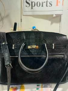 Bolso de Mano Personalizado SF SF 1228 Negro de Cuero Genuino con Grabado de Cocodrilo, Asa Superior y Correa para el Hombro - Product Image 2