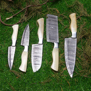 Juego de Cuchillos de Cocina de 5 Piezas de Acero de Damasco Forjado a Mano con Mango de Hueso y Bolsa de Cuero - Product Image 3