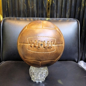 Balón de Fútbol Retro de Cuero Genuino Premium, Balón de Fútbol Vintage Hecho a Mano, Regalo Deportivo Clásico en Venta a un Precio Razonable - Product Image 3