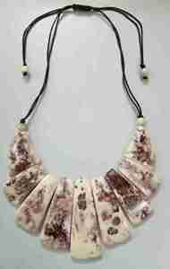 Nouveau collier en résine au design original - Best-seller - Cadeau pour femme - Accessoires - Fait main - Nouveauté - Product Image 3