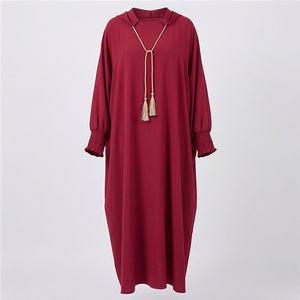 Abaya double sur mesure de style modeste pour femmes musulmanes, design chic et simple, thobe en tissu mousseline - Product Image 1