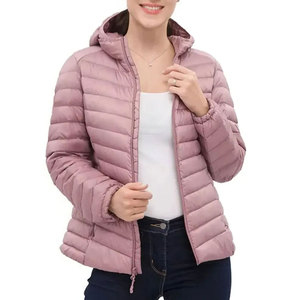 Vêtements d'extérieur de voyage pour femmes : Doudoune à col montant, Manteau matelassé longueur midi, Fournisseur de logos personnalisés, Fabricant de vêtements pour femmes - Product Image 1
