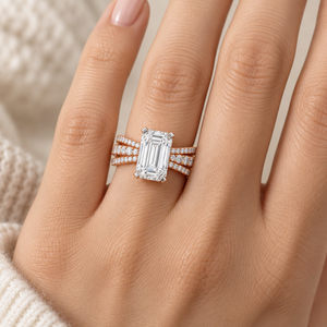Anillo de compromiso de oro de moda con diamante cultivado en laboratorio de 3.80 CTS, corte esmeralda, solitario, banda pavé cruzada, joyería OEM personalizada - Product Image 3