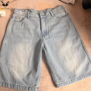Shorts de mezclilla de cintura alta para hombre, con efecto desgastado, dobladillo sin rematar, rasgados, estilo casual vintage, ajuste slim, para verano - Product Image 4
