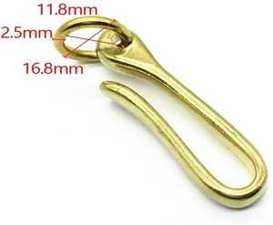 Porte-clés décoratif en laiton de designer, petit format, en forme de règle, pour accessoires de voiture, sacs et vélos - Product Image 2