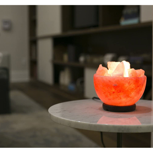 Créez un coin douillet avec une lampe de sel de l'Himalaya, un élément décoratif élégant conçu pour ajouter de la chaleur et de la beauté à votre intérieur. - Product Image 3