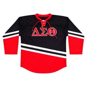 Camiseta de Hockey Negra Delta Sigma Theta para Mujer, Ajuste Cómodo, Calidad Premium, Ropa Deportiva de la Hermandad Griega - Product Image 4