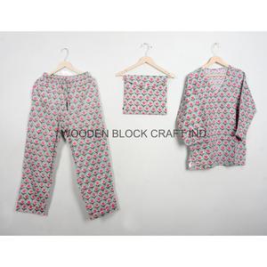 Ensemble de pyjama pour femmes en coton 100% à imprimé floral, col en V, manches longues, pantalon long, doux, respirant, lavable en machine - Product Image 1
