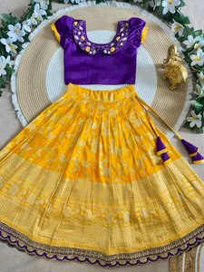 Tissu en soie de haute qualité, coutures robustes, imprimé, Lahenga Choli traditionnel spécial pour mariage et fête, pour enfants ou filles - Product Image 1