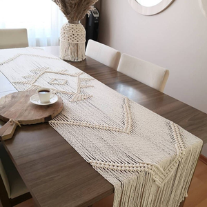Chemin de table élégant au design moderne, 14 x 78 pouces, blanc, en macramé fait main, style bohème, avec nœuds, pour la décoration de la maison - Product Image 1