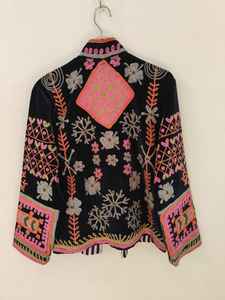 Veste en velours bleu brodée à la main Suzani pour femmes, style bohème vintage, veste Suzani à fleurs colorées, cadeau parfait - Product Image 5