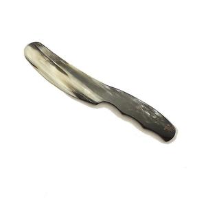 Couteau à fromage en corne de buffle naturel poli, idéal pour la découpe de gâteaux, parfait pour les mariages, les fêtes, l'hôtellerie, la restauration et comme cadeau. - Product Image 1
