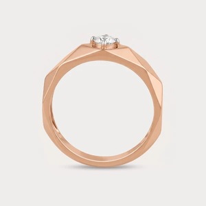Bague pour homme en or rose 14 carats avec diamant de laboratoire rond brillant de 0,35 carat à facettes géométriques - Product Image 2