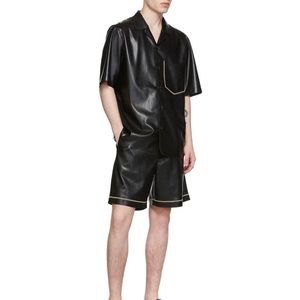 Chemise décontractée noire en satin surdimensionnée pour homme à manches courtes avec détail de poche chaîne dorée et col rabattu – Idéale pour l'été - Product Image 2