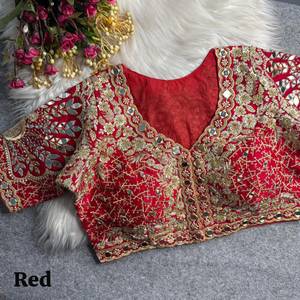 Blouse prête-à-porter entièrement cousue en soie italienne avec fusion de tricot, ornée de sequins et de broderies miroir, par le créateur Zari. - Product Image 4