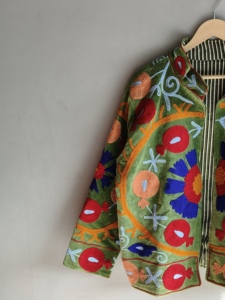 Veste en velours rose artisanale avec broderies florales et d'animaux, qualité supérieure, velours ultra doux, prix d'usine, cadeau - Product Image 4