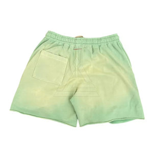 Shorts délavés pour hommes, fabriqués en tissu doux, parfaits pour l'été, le streetwear décontracté et les tenues quotidiennes confortables et élégantes. - Product Image 3