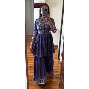 Conjunto de traje de diseñador para mujer con bordado de secuencia y trabajo de hilo - Product Image 3