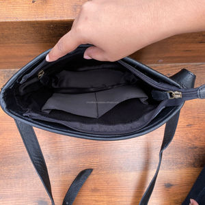 Venta caliente mujeres al por mayor pelo en cuero de vaca bandolera cuero genuino tachuelas lujo moda viaje para mujeres - Product Image 6