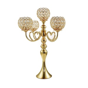 Candelabros de metal dorado pulido, portavelas de la mejor calidad con cinco bolas de cristal para accesorios de decoración de bodas - Product Image 1