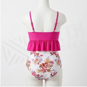 Ensemble bikini floral taille haute pour femme avec haut court à volants rose et bas imprimé - Product Image 2
