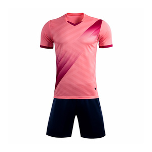 Vêtements d'entraînement d'équipe respirants, ensemble de maillot et short de football personnalisés, ensemble de vêtements de sport légers et respirants en polyester - Product Image 1