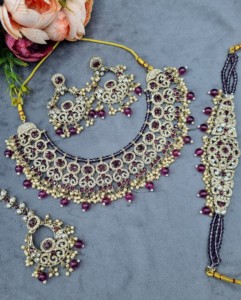 Conjunto nupcial étnico tradicional de doble pieza con gargantilla y collar con incrustaciones de circonitas cúbicas, pendientes Chadbali a juego y Mangtika al por mayor - Product Image 6