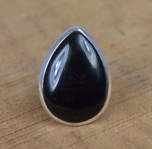Vente en gros d'anneaux en argent sterling 925 avec pierre précieuse en onyx noir naturel en forme de poire, bijoux élégants faits à la main, fabricant et fournisseur de bijoux fins - Product Image 3
