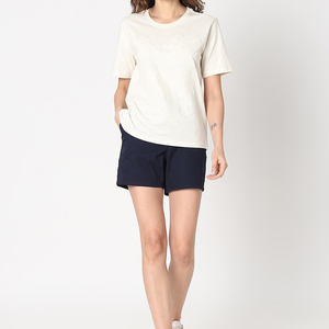 Camiseta Corta de Algodón Suave con Diseño de Bordado Único, Camisetas Bordadas Personalizadas para Mujer, Algodón de 200 GSM - Product Image 4