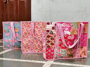 กระเป๋าโท้ทขนาดใหญ่แบบควิลท์สำหรับวันหยุดสุดสัปดาห์ - กระเป๋าผ้าฝ้ายพิมพ์ลายบล็อกสำหรับค้างคืน ช้อปปิ้ง ซื้อของ ท่องเที่ยว ทำด้วยมือ สำหรับผู้หญิง - Product Image 3