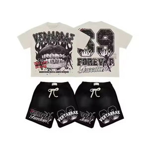 Conjunto de Camiseta y Pantalones Cortos Deportivos Vintage con Estampado de Logotipo Personalizado, Lavado Ácido, Estilo Urbano, con Pedrería y Serigrafía - Product Image 1