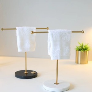 Porte-serviettes en métal et bois très vendu, offrant durabilité, organisation et style dans un seul accessoire essentiel - Product Image 3