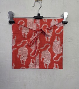 Conjunto de Pijama de Algodón Tejido con Estampado de Leopardo Rojo Vibrante y Elegante, Ropa de Dormir con Estampado de Flores, Camisa de Manga Corta con Cierre de Botones y Pantalones de Pijama - Product Image 5