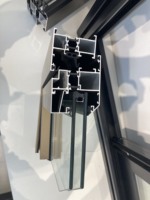 Fenêtres à battant à 3 panneaux de conception moderne à coupure thermique en alliage d'aluminium coupe-vent insonorisées et résistantes à la chaleur PVC Architecture moderne