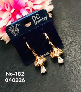 Pendientes de tuerca geométricos de acero inoxidable con circonitas y perlas de imitación, chapados en oro, joyería de moda para mujer, almacén indio para bodas y fiestas - Product Image 4
