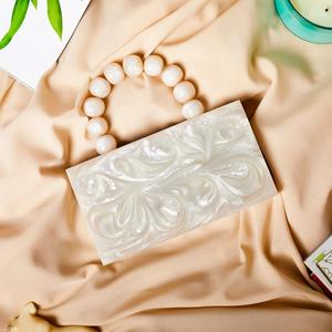 Pochette de luxe en résine |   Portefeuille pour femmes |   Pochettes pour filles |   Sac à main et pochette pour femmes |   Pochettes de mariée pour les célébrités des mariages - Product Image 6