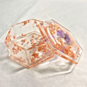 Boîte à bijoux en résine de style luxueux avec une construction robuste pour un stockage et une protection durables des bijoux - Product Image 2