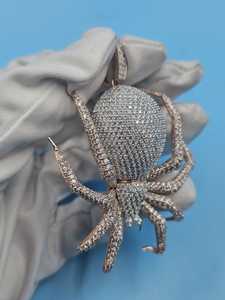 Pendentif Araignée en Argent 925 avec Moissanite Ronde Pavée, Pendentif Bling Personnalisé pour Homme - Product Image 4