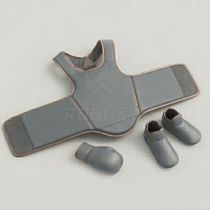Ensemble de Taekwondo - Équipement d'entraînement en cuir pour arts martiaux, léger et confortable, personnalisable pour des séances de pratique sécurisées - Product Image 3