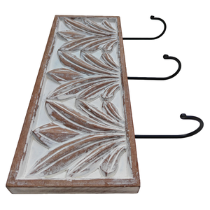 Organisateur de clés mural en bois sculpté Smart Art, finition blanchie à la chaux, fait main, avec 3 crochets pour vêtements, en bois d'ingénierie - Product Image 3