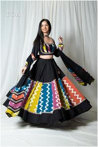Chaniya Choli de Rayón Premium con Bordado de Espejo y Dupatta Estampada, con Encaje Multicolor, Ropa Étnica Festiva para Mujer, Colección - Product Image 6