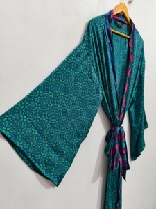 Bata de seda hasta el tobillo, multicolor, para dormir, estilo indio vintage, kimono de sari de seda reciclada - Product Image 3