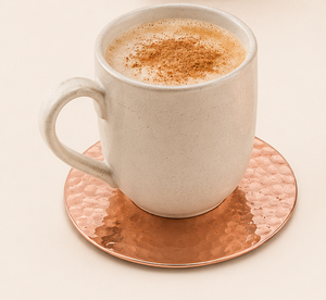 Juego de 4 posavasos de cobre puro martillado con protección de corcho antideslizante, posavasos de lujo resistentes al calor para tazas Moscow Mule - Product Image 2