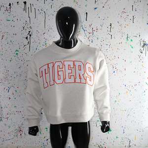 Sudadera TIGERS ASH GREY con cuello alto, 100% algodón, con apliques bordados blancos, cuello ancho, hilos finos - Product Image 3